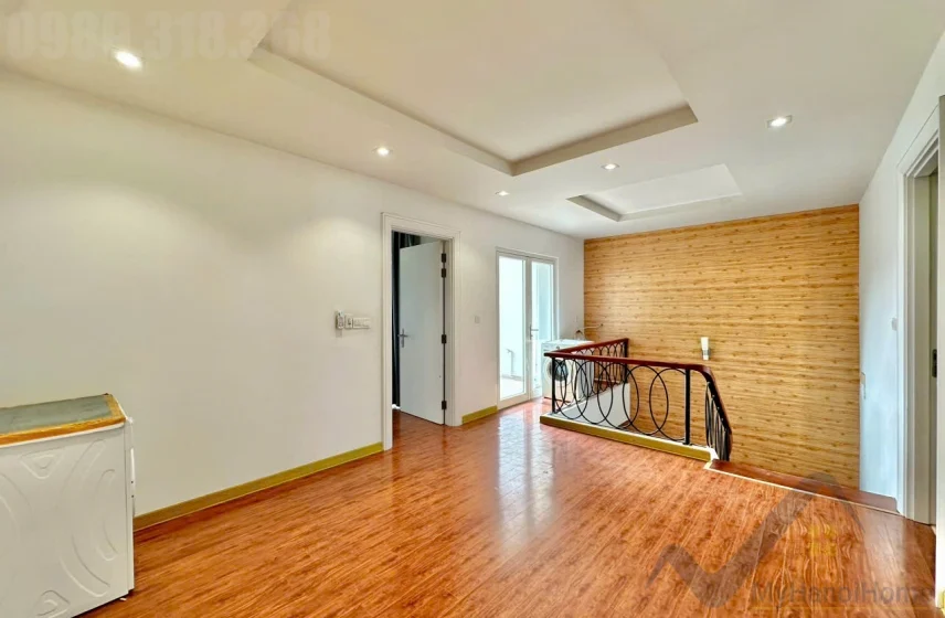 Xem ảnh 8: Ảnh 8: Cho thuê biệt thự song lập Vinhome Riverside, sân vườn full đồ