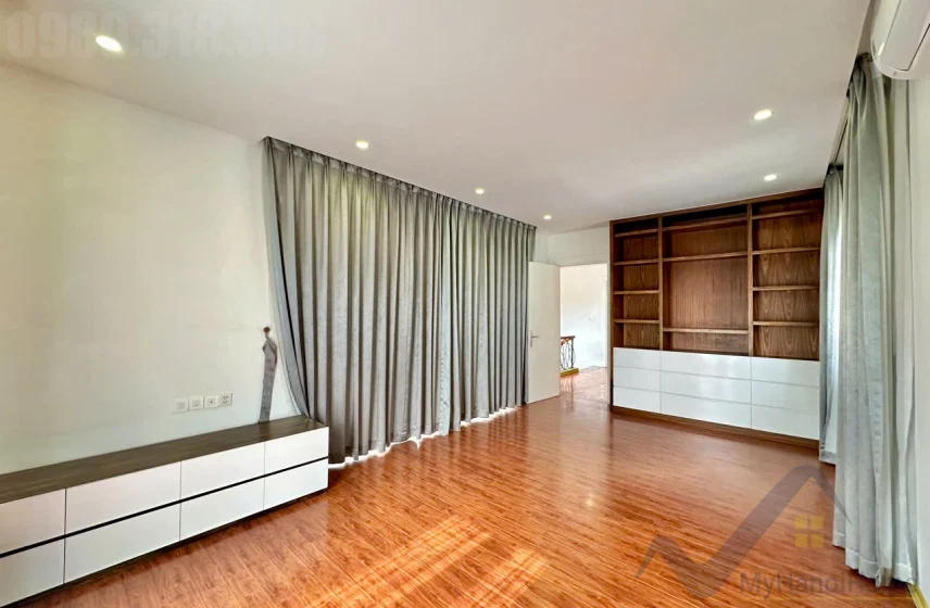 Xem ảnh 10: Ảnh 10: Cho thuê biệt thự song lập Vinhome Riverside, sân vườn full đồ