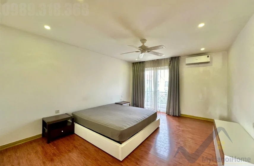 Xem ảnh 11: Ảnh 11: Cho thuê biệt thự song lập Vinhome Riverside, sân vườn full đồ