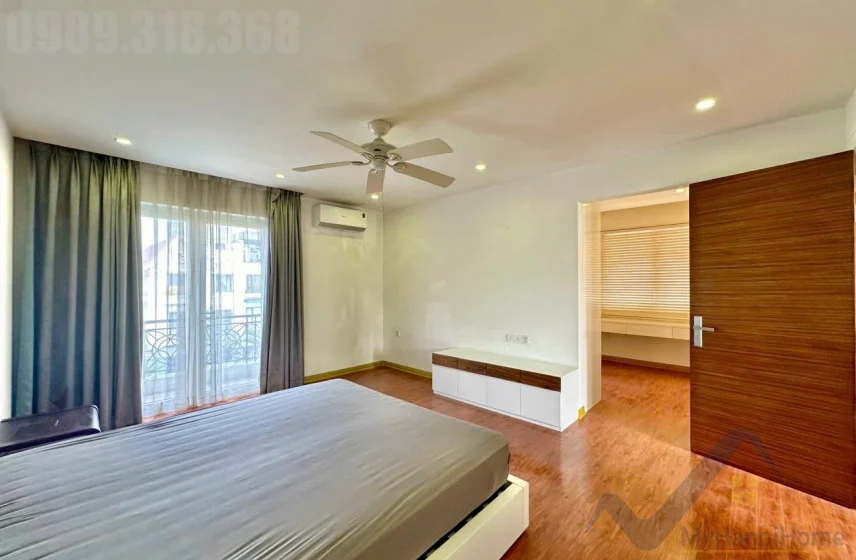 Xem ảnh 12: Ảnh 12: Cho thuê biệt thự song lập Vinhome Riverside, sân vườn full đồ