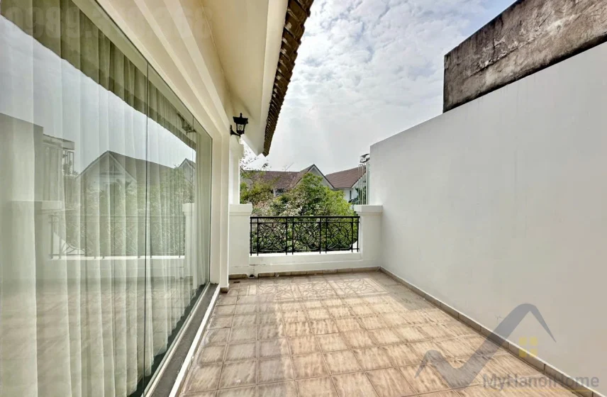 Xem ảnh 16: Ảnh 16: Cho thuê biệt thự song lập Vinhome Riverside, sân vườn full đồ