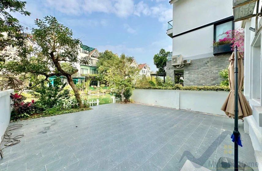Xem ảnh 18: Ảnh 18: Cho thuê biệt thự song lập Vinhome Riverside, sân vườn full đồ