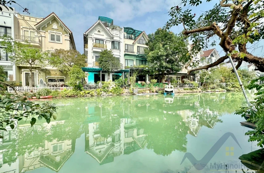 Xem ảnh 19: Ảnh 19: Cho thuê biệt thự song lập Vinhome Riverside, sân vườn full đồ