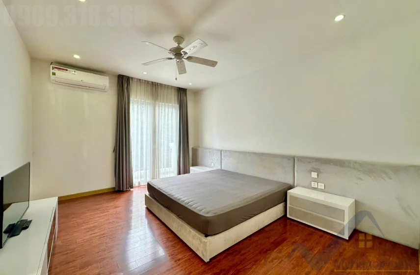 Xem ảnh 21: Ảnh 21: Cho thuê biệt thự song lập Vinhome Riverside, sân vườn full đồ