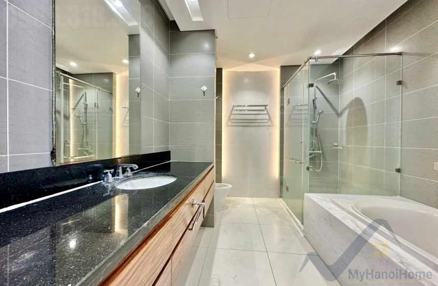 Xem ảnh 23: Ảnh 23: Cho thuê biệt thự song lập Vinhome Riverside, sân vườn full đồ