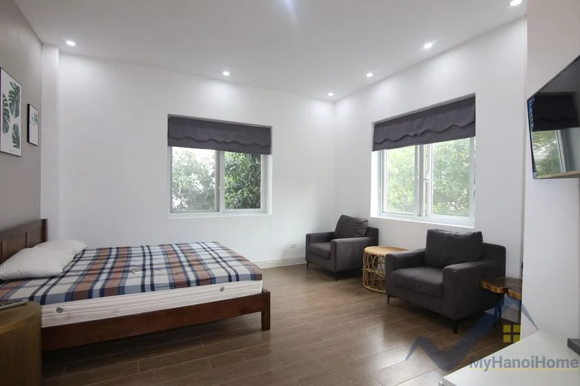 Xem ảnh 4: Ảnh 4: Cho thuê biệt thự song lập Vinhomes Riverside gần bể bơi