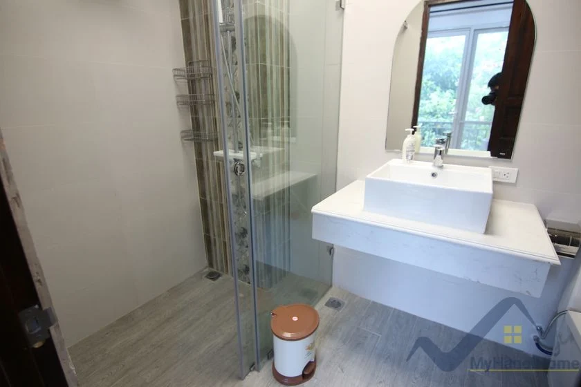 Xem ảnh 5: Ảnh 5: Cho thuê biệt thự song lập Vinhomes Riverside gần bể bơi