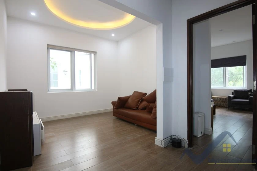 Xem ảnh 6: Ảnh 6: Cho thuê biệt thự song lập Vinhomes Riverside gần bể bơi