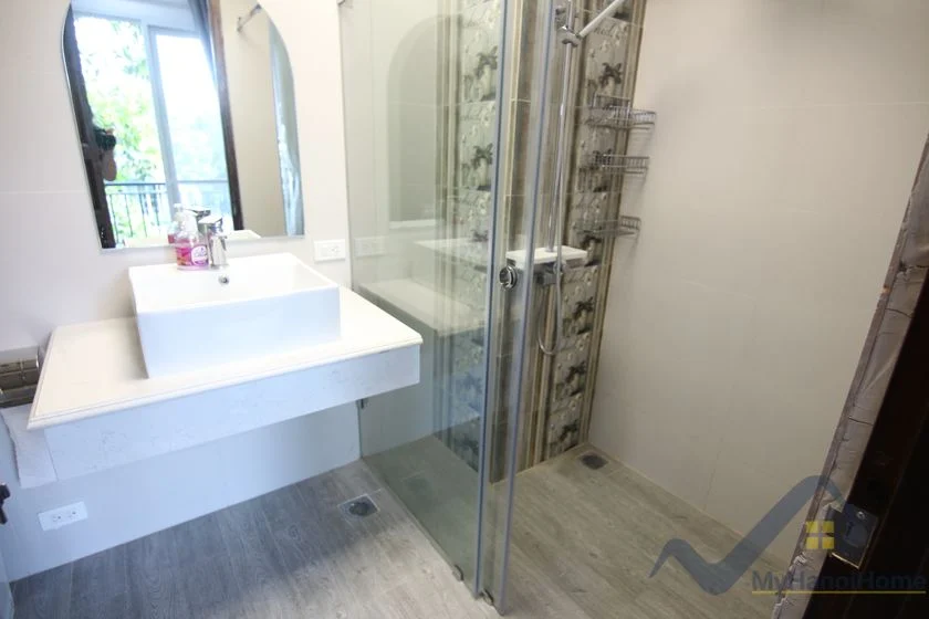 Xem ảnh 10: Ảnh 10: Cho thuê biệt thự song lập Vinhomes Riverside gần bể bơi