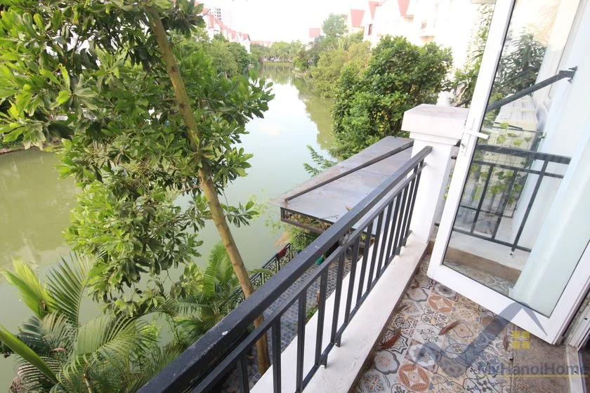 Xem ảnh 11: Ảnh 11: Cho thuê biệt thự song lập Vinhomes Riverside gần bể bơi