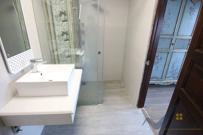 Xem ảnh 16: Ảnh 16: Cho thuê biệt thự song lập Vinhomes Riverside gần bể bơi