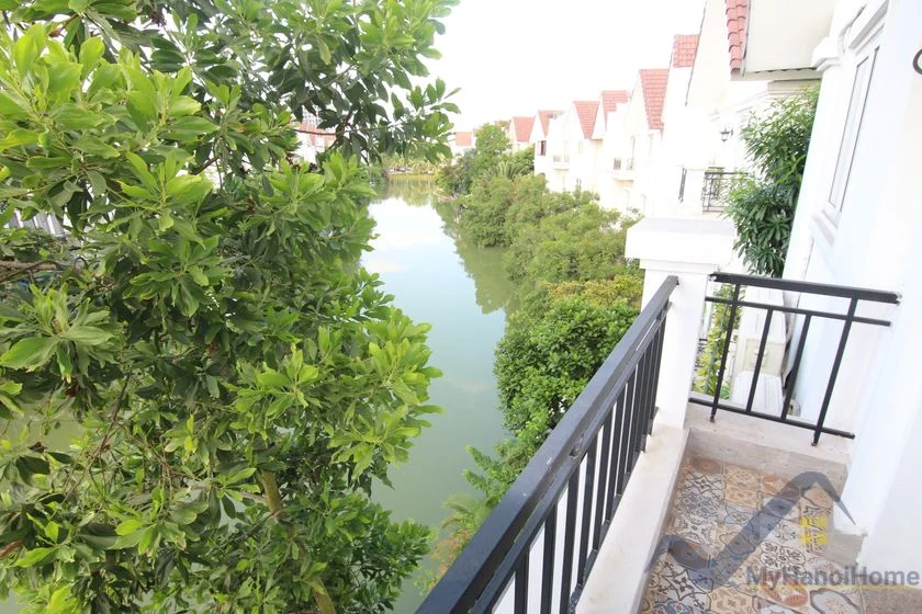 Xem ảnh 18: Ảnh 18: Cho thuê biệt thự song lập Vinhomes Riverside gần bể bơi