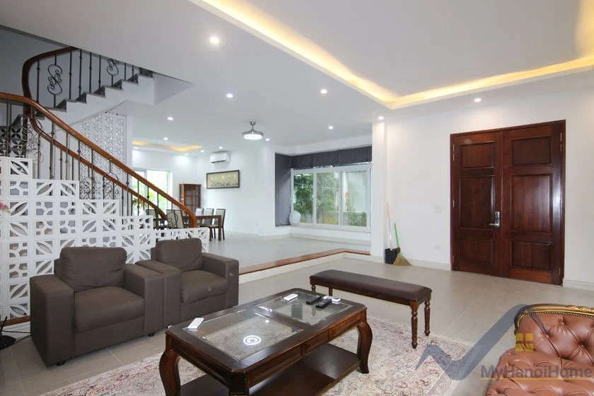 Xem ảnh 22: Ảnh 22: Cho thuê biệt thự song lập Vinhomes Riverside gần bể bơi