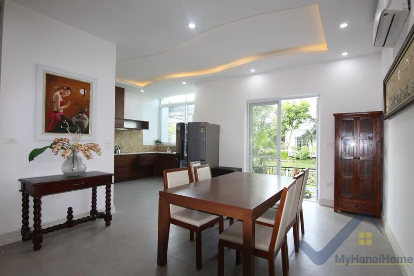 Xem ảnh 25: Ảnh 25: Cho thuê biệt thự song lập Vinhomes Riverside gần bể bơi