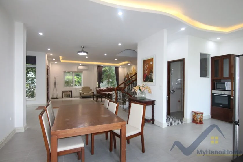 Xem ảnh 26: Ảnh 26: Cho thuê biệt thự song lập Vinhomes Riverside gần bể bơi