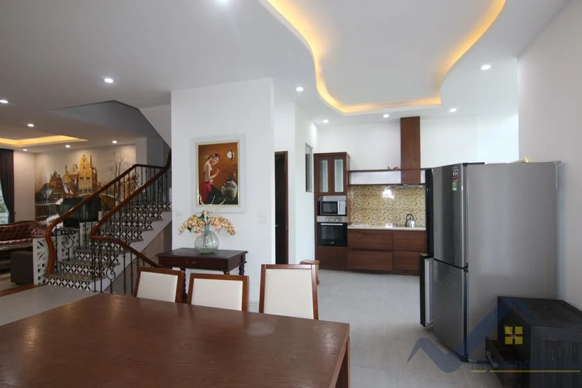 Xem ảnh 27: Ảnh 27: Cho thuê biệt thự song lập Vinhomes Riverside gần bể bơi