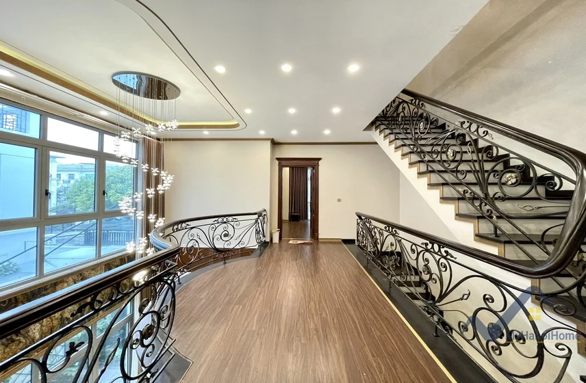 Xem ảnh 16: Ảnh 16: Cho thuê biệt thự Vinhomes Harmony có thang máy 5PN