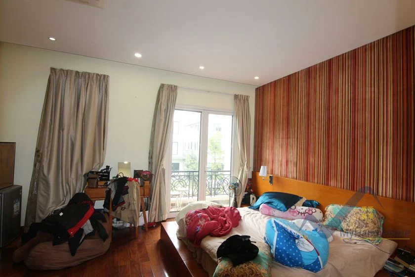 Xem ảnh 2: Ảnh 2: Cho thuê biệt thự Vinhomes Riverside căn song lập có tầng hầm