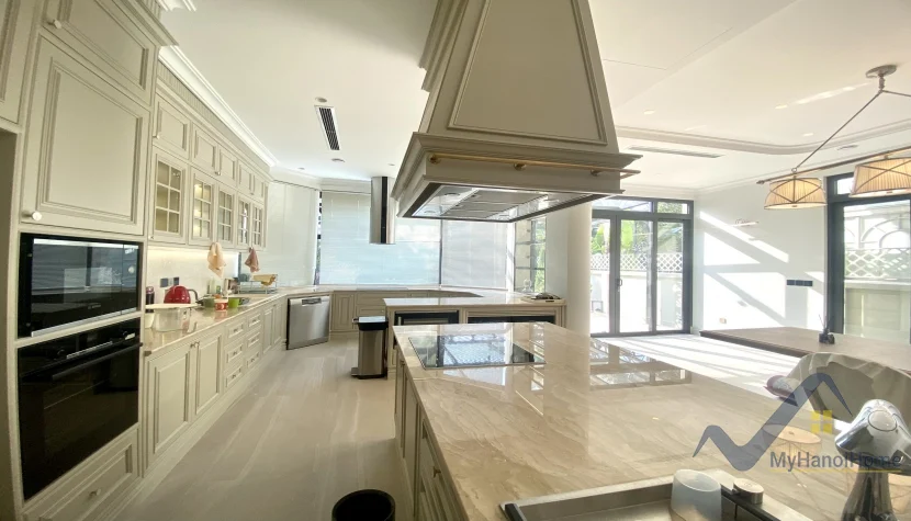 Xem ảnh 6: Ảnh 6: Cho thuê biệt thự Vinhomes Riverside có bể bơi, căn đơn lập