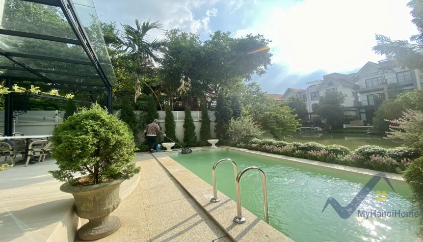 Xem ảnh 8: Ảnh 8: Cho thuê biệt thự Vinhomes Riverside có bể bơi, căn đơn lập
