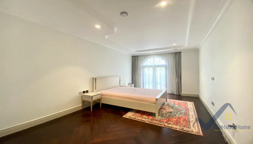 Xem ảnh 12: Ảnh 12: Cho thuê biệt thự Vinhomes Riverside có bể bơi, căn đơn lập