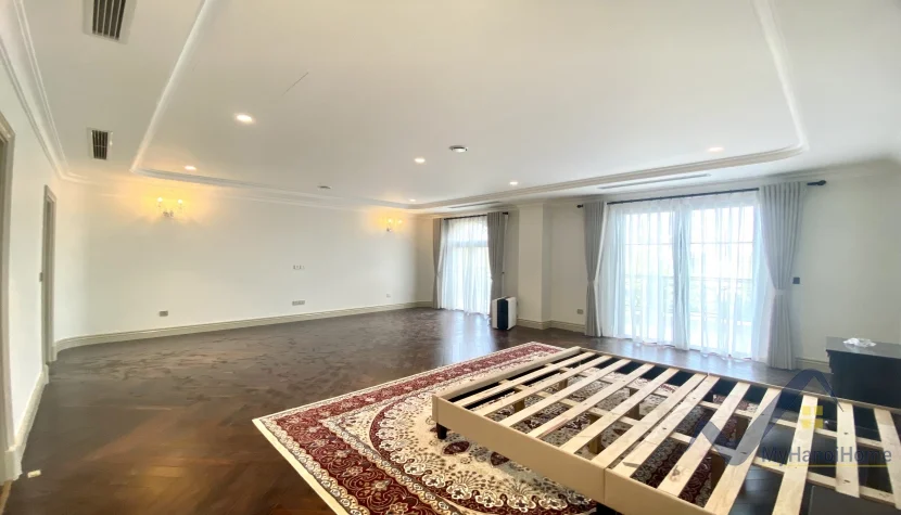 Xem ảnh 15: Ảnh 15: Cho thuê biệt thự Vinhomes Riverside có bể bơi, căn đơn lập