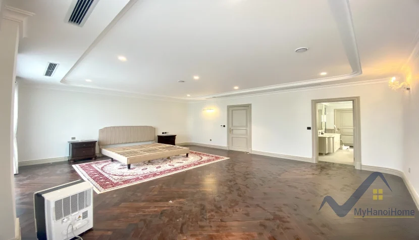 Xem ảnh 16: Ảnh 16: Cho thuê biệt thự Vinhomes Riverside có bể bơi, căn đơn lập