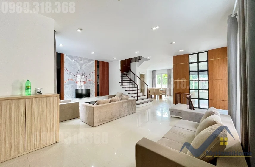 Xem ảnh 2: Ảnh 2: Cho thuê biệt thự Vinhomes Riverside có sân rộng, đủ đồ