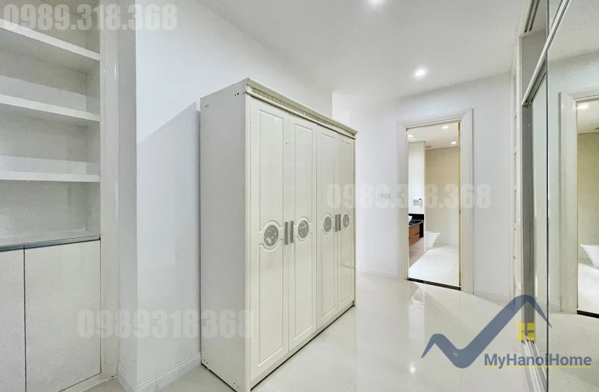 Xem ảnh 3: Ảnh 3: Cho thuê biệt thự Vinhomes Riverside có sân rộng, đủ đồ