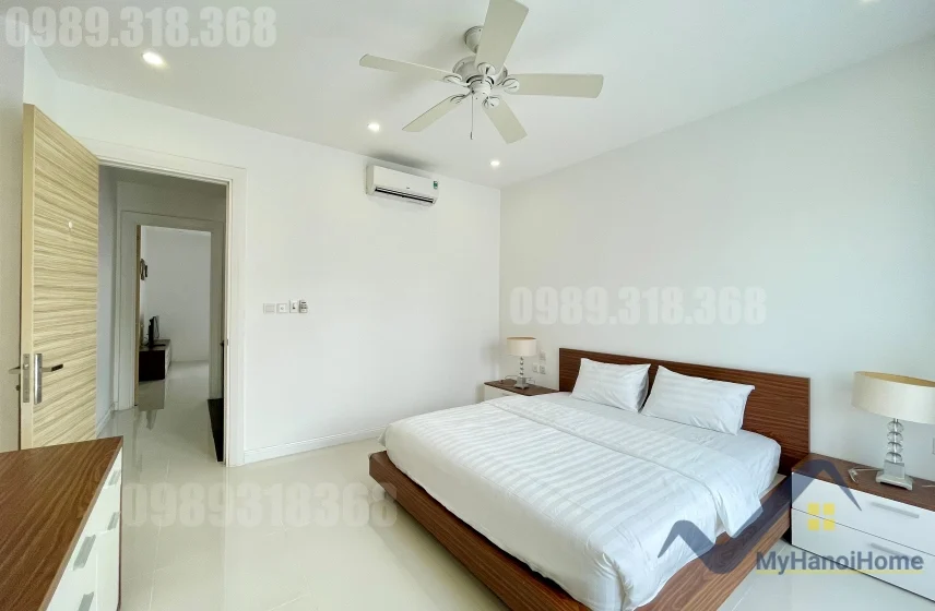 Xem ảnh 7: Ảnh 7: Cho thuê biệt thự Vinhomes Riverside có sân rộng, đủ đồ