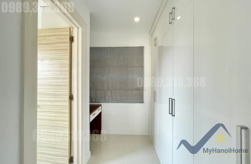 Xem ảnh 8: Ảnh 8: Cho thuê biệt thự Vinhomes Riverside có sân rộng, đủ đồ