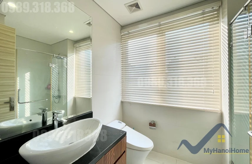 Xem ảnh 9: Ảnh 9: Cho thuê biệt thự Vinhomes Riverside có sân rộng, đủ đồ