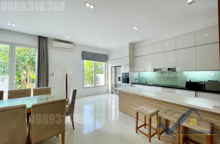 Xem ảnh 15: Ảnh 15: Cho thuê biệt thự Vinhomes Riverside có sân rộng, đủ đồ