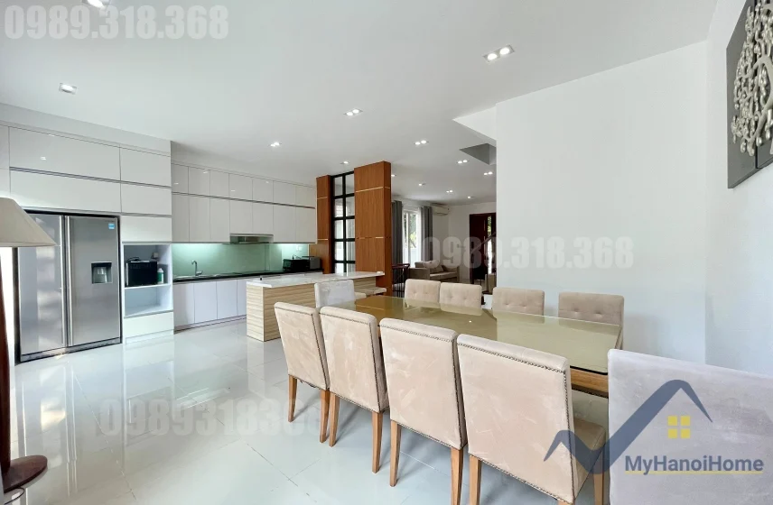 Xem ảnh 16: Ảnh 16: Cho thuê biệt thự Vinhomes Riverside có sân rộng, đủ đồ
