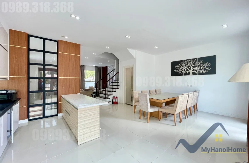 Xem ảnh 17: Ảnh 17: Cho thuê biệt thự Vinhomes Riverside có sân rộng, đủ đồ