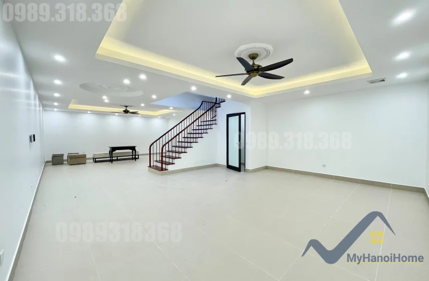 Xem ảnh 19: Ảnh 19: Cho thuê biệt thự Vinhomes Riverside có sân rộng, đủ đồ