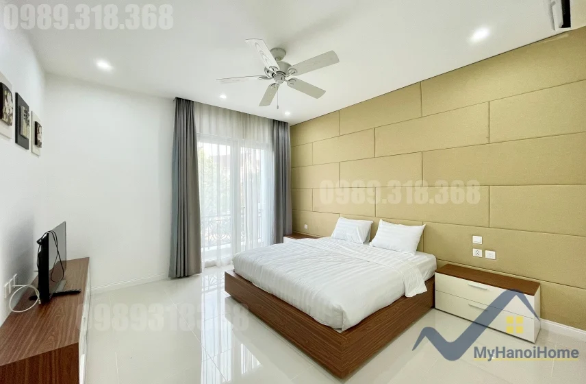 Xem ảnh 20: Ảnh 20: Cho thuê biệt thự Vinhomes Riverside có sân rộng, đủ đồ