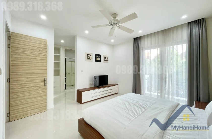 Xem ảnh 21: Ảnh 21: Cho thuê biệt thự Vinhomes Riverside có sân rộng, đủ đồ