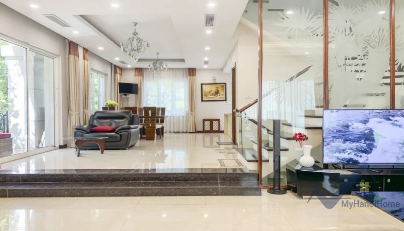 Xem ảnh 2: Ảnh 2: Cho thuê biệt thự Vinhomes Riverside đủ đồ gần khu bể bơi