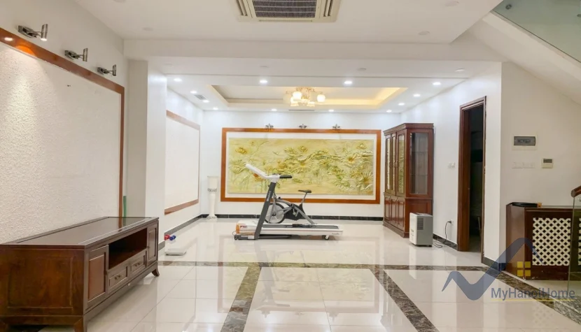 Xem ảnh 5: Ảnh 5: Cho thuê biệt thự Vinhomes Riverside đủ đồ gần khu bể bơi