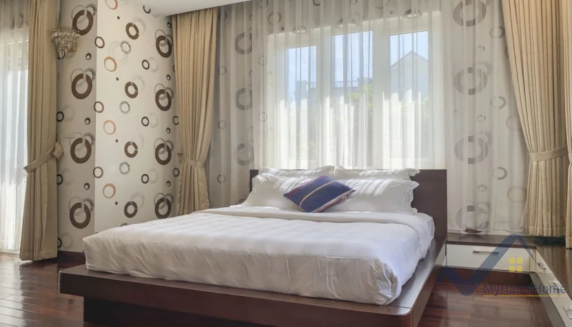 Xem ảnh 9: Ảnh 9: Cho thuê biệt thự Vinhomes Riverside đủ đồ gần khu bể bơi