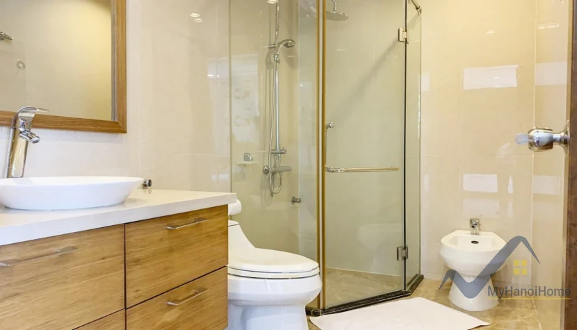 Xem ảnh 10: Ảnh 10: Cho thuê biệt thự Vinhomes Riverside đủ đồ gần khu bể bơi