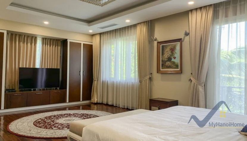 Xem ảnh 11: Ảnh 11: Cho thuê biệt thự Vinhomes Riverside đủ đồ gần khu bể bơi