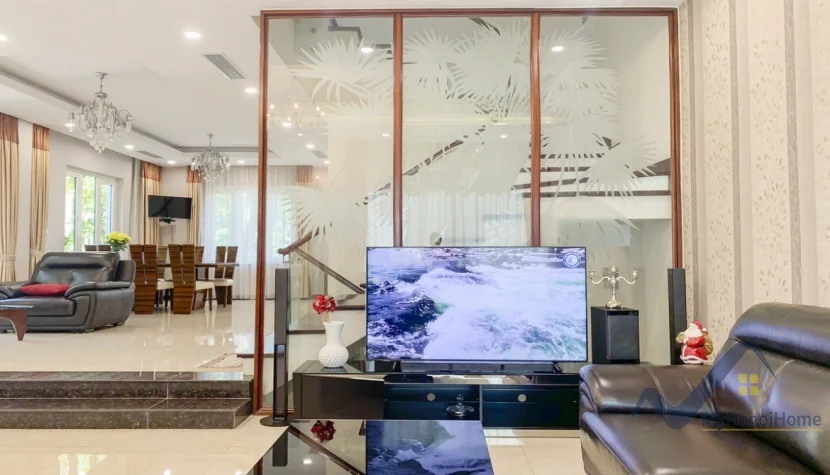 Xem ảnh 13: Ảnh 13: Cho thuê biệt thự Vinhomes Riverside đủ đồ gần khu bể bơi