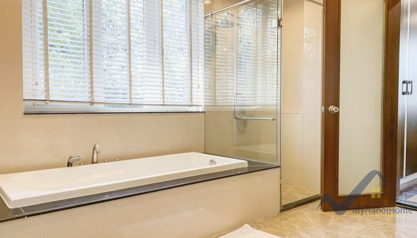 Xem ảnh 14: Ảnh 14: Cho thuê biệt thự Vinhomes Riverside đủ đồ gần khu bể bơi