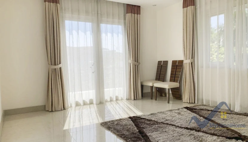 Xem ảnh 15: Ảnh 15: Cho thuê biệt thự Vinhomes Riverside đủ đồ gần khu bể bơi