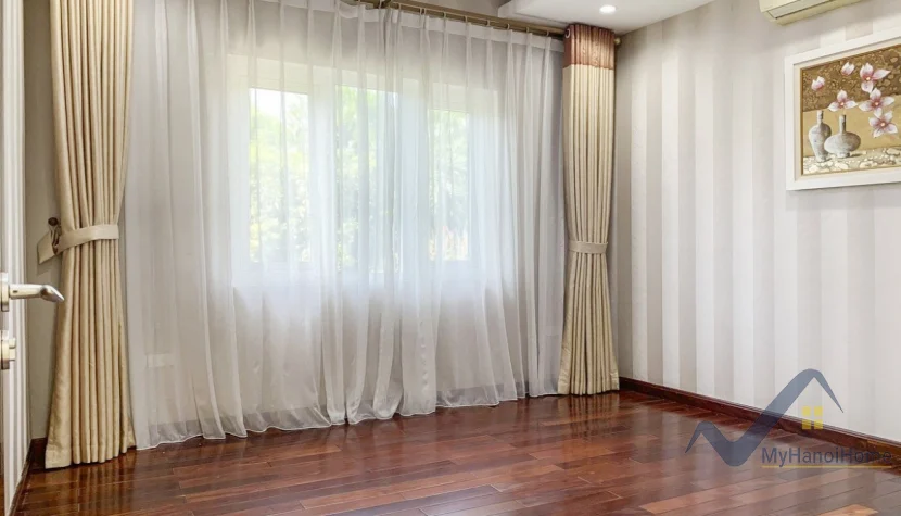 Xem ảnh 17: Ảnh 17: Cho thuê biệt thự Vinhomes Riverside đủ đồ gần khu bể bơi