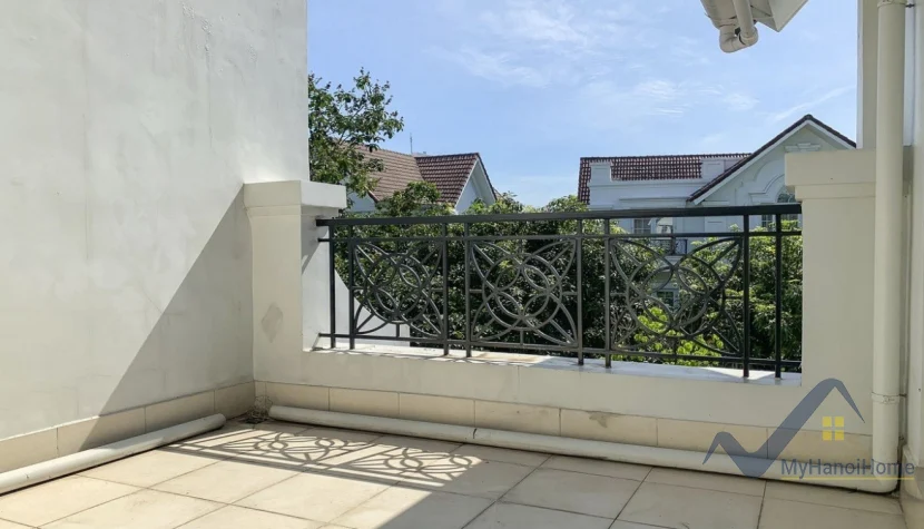 Xem ảnh 19: Ảnh 19: Cho thuê biệt thự Vinhomes Riverside đủ đồ gần khu bể bơi