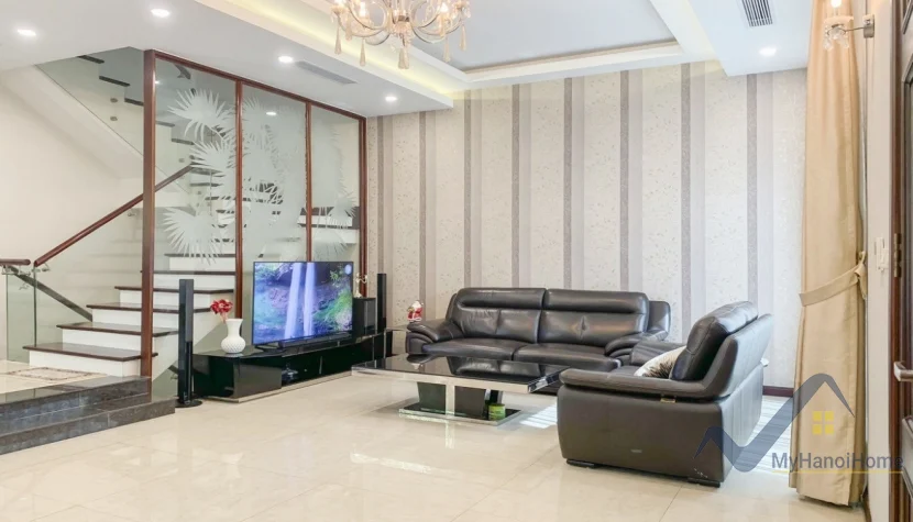 Xem ảnh 20: Ảnh 20: Cho thuê biệt thự Vinhomes Riverside đủ đồ gần khu bể bơi