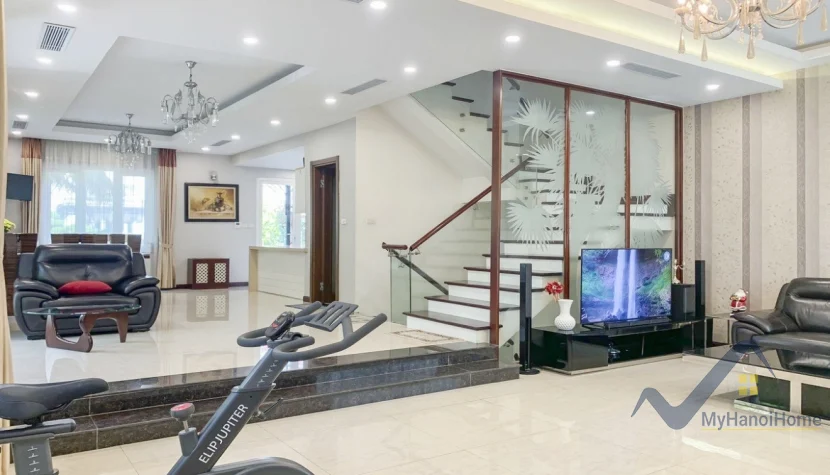Xem ảnh 21: Ảnh 21: Cho thuê biệt thự Vinhomes Riverside đủ đồ gần khu bể bơi